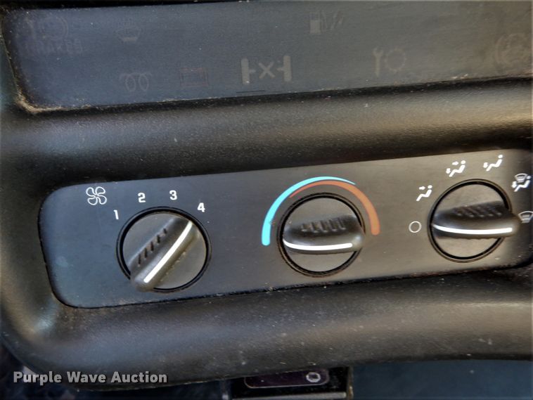 image for item DH2203 2004 GMC C6500 chipper truck