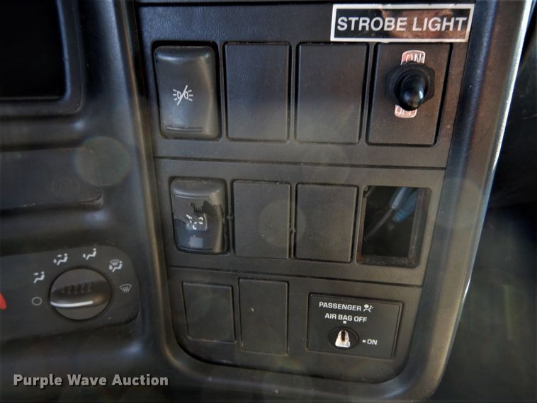 image for item DH2203 2004 GMC C6500 chipper truck