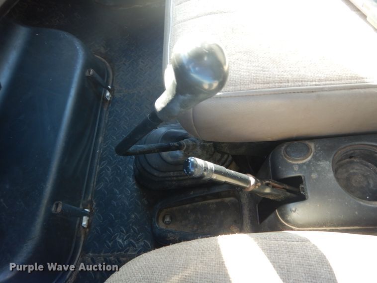 image for item DH2203 2004 GMC C6500 chipper truck