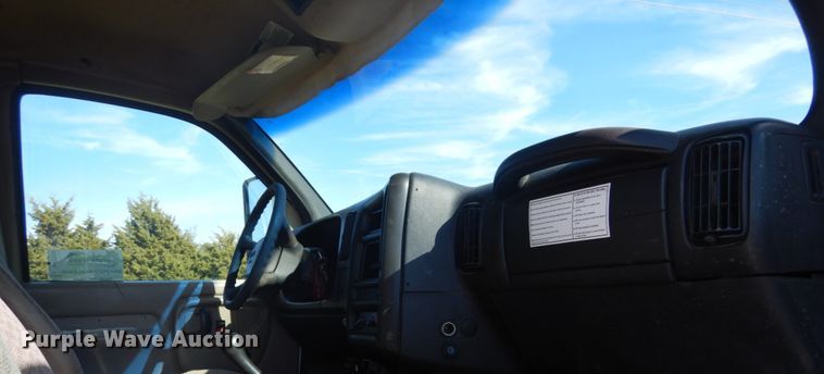 image for item DH2203 2004 GMC C6500 chipper truck