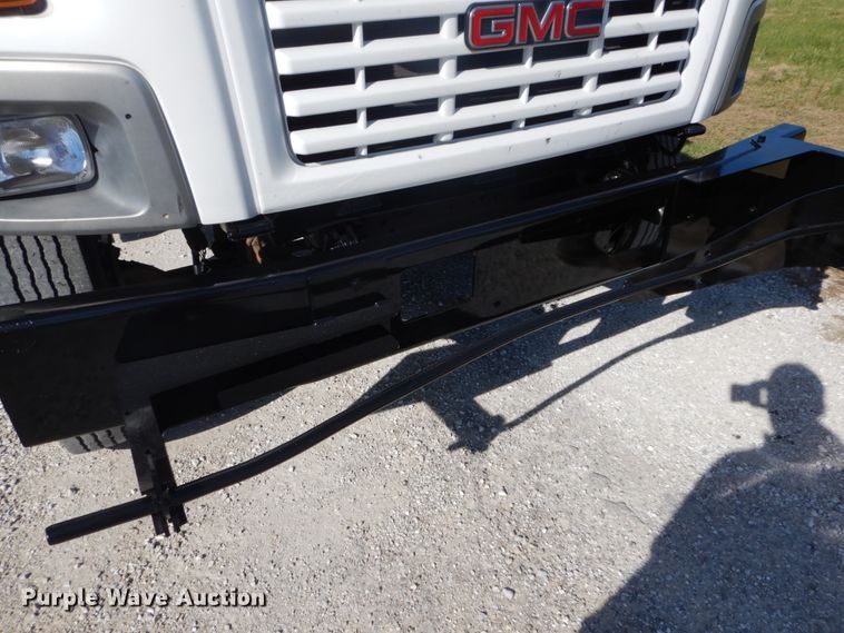 image for item DH2203 2004 GMC C6500 chipper truck