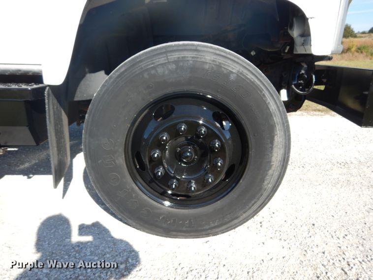 image for item DH2203 2004 GMC C6500 chipper truck