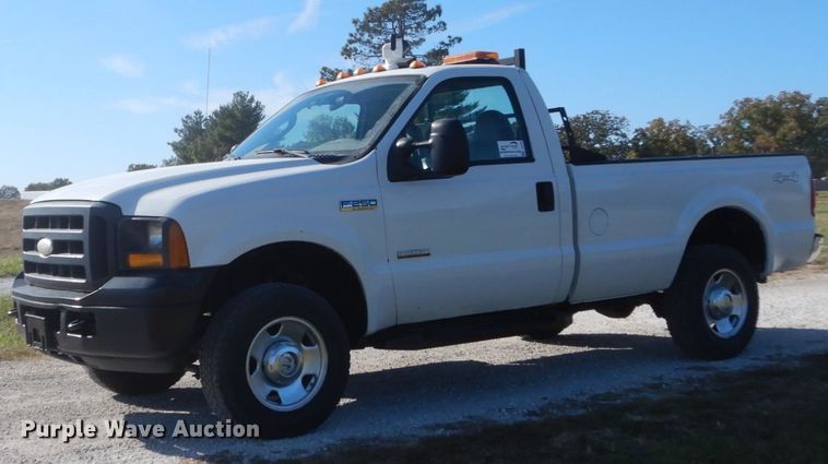 image for item DH2204 2006 Ford F250 Super Duty XL pickup truck