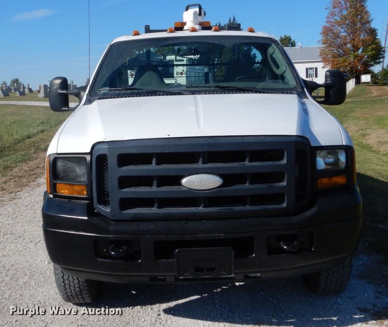 image for item DH2204 2006 Ford F250 Super Duty XL pickup truck