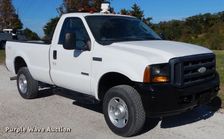 image for item DH2204 2006 Ford F250 Super Duty XL pickup truck
