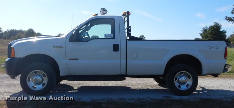 image for item DH2204 2006 Ford F250 Super Duty XL pickup truck