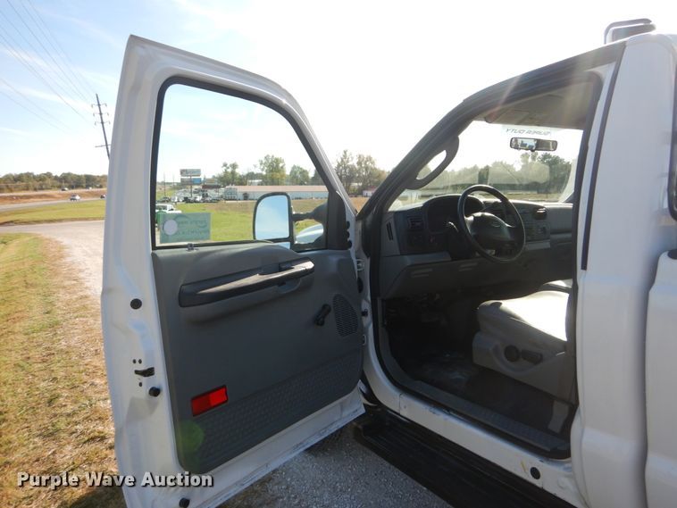 image for item DH2204 2006 Ford F250 Super Duty XL pickup truck