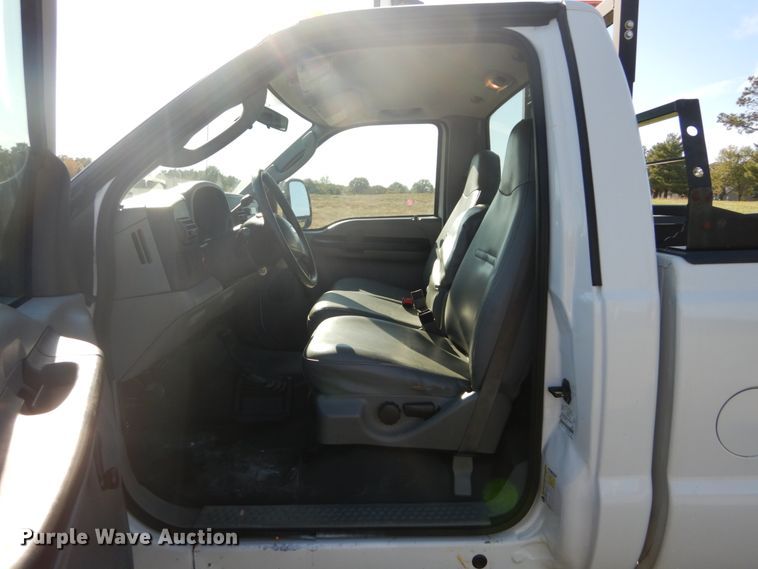 image for item DH2204 2006 Ford F250 Super Duty XL pickup truck