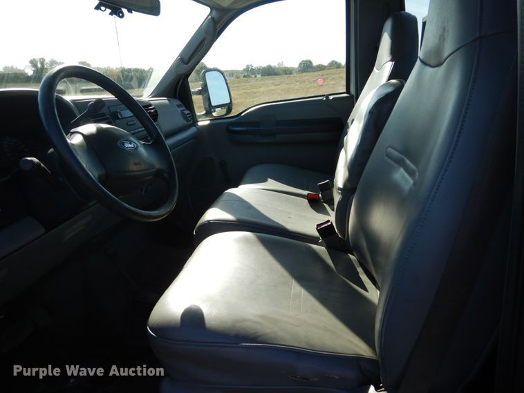 image for item DH2204 2006 Ford F250 Super Duty XL pickup truck