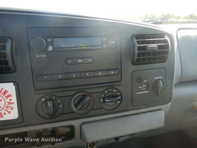 image for item DH2204 2006 Ford F250 Super Duty XL pickup truck