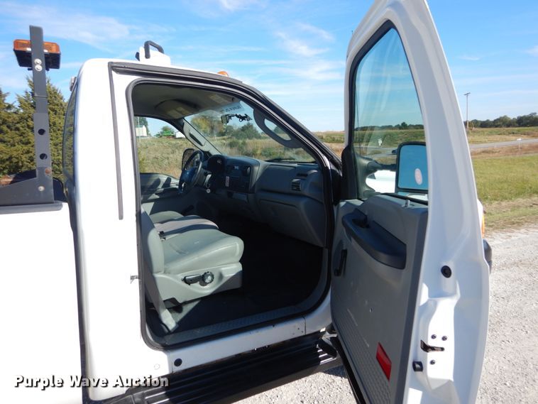 image for item DH2204 2006 Ford F250 Super Duty XL pickup truck