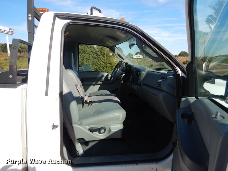 image for item DH2204 2006 Ford F250 Super Duty XL pickup truck