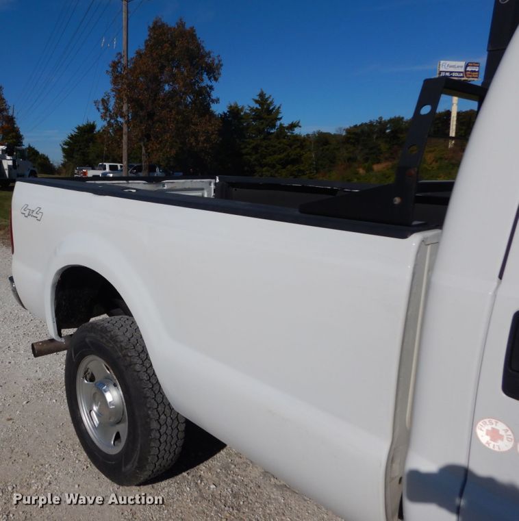 image for item DH2204 2006 Ford F250 Super Duty XL pickup truck