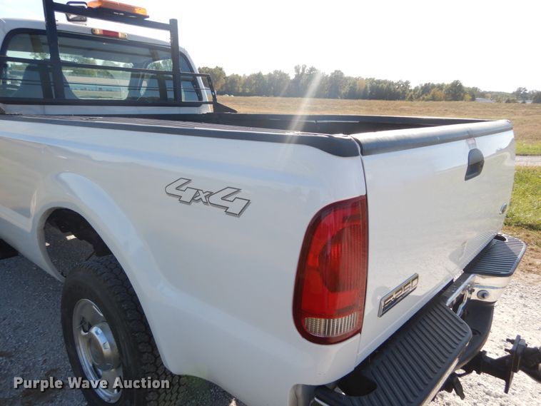 image for item DH2204 2006 Ford F250 Super Duty XL pickup truck