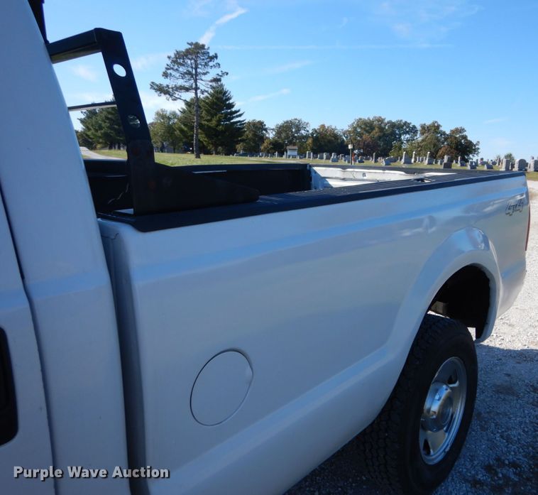 image for item DH2204 2006 Ford F250 Super Duty XL pickup truck