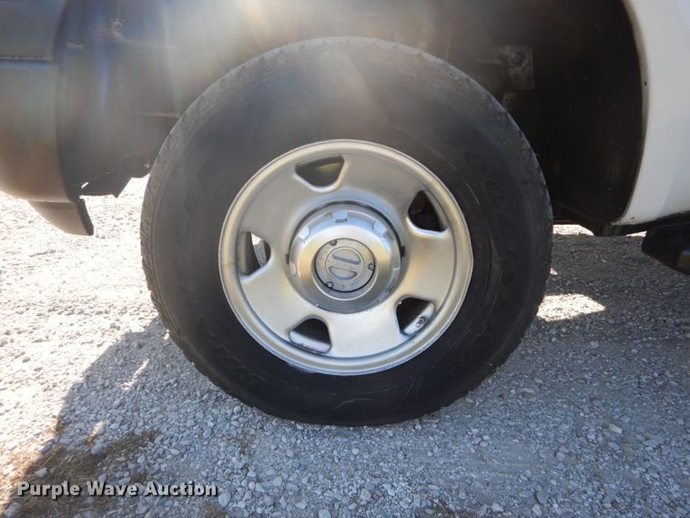 image for item DH2204 2006 Ford F250 Super Duty XL pickup truck