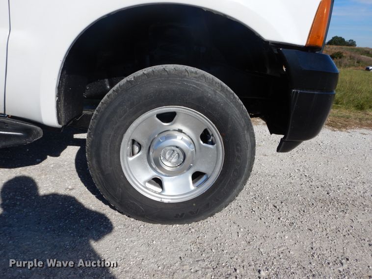 image for item DH2204 2006 Ford F250 Super Duty XL pickup truck