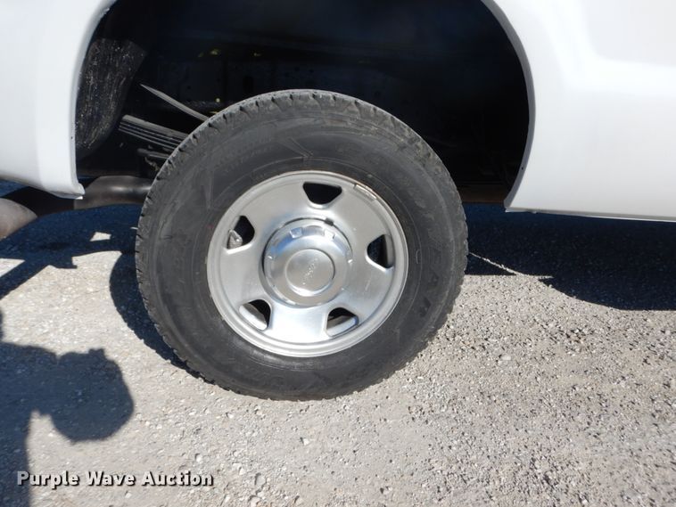 image for item DH2204 2006 Ford F250 Super Duty XL pickup truck