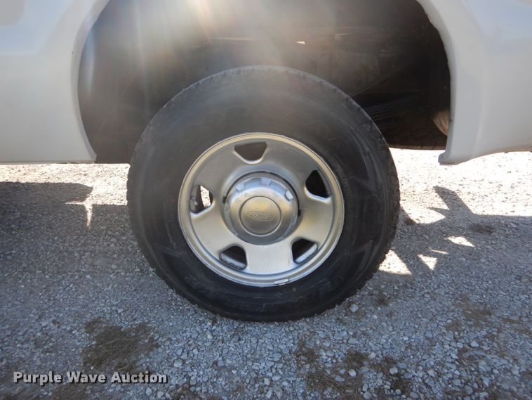 image for item DH2204 2006 Ford F250 Super Duty XL pickup truck