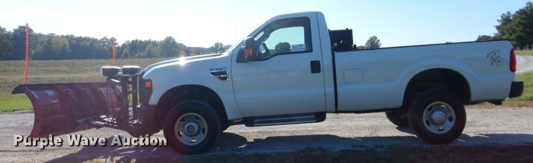 image for item DH2205 2009 Ford F350 Super Duty XL pickup truck