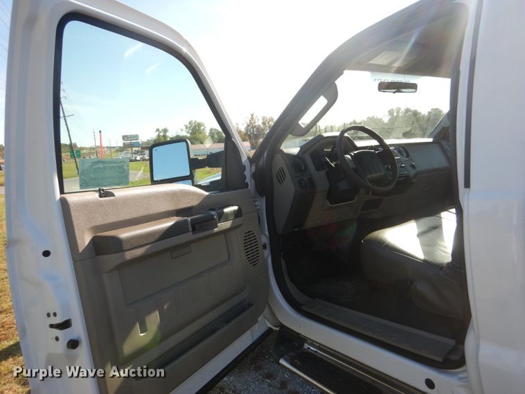 image for item DH2205 2009 Ford F350 Super Duty XL pickup truck