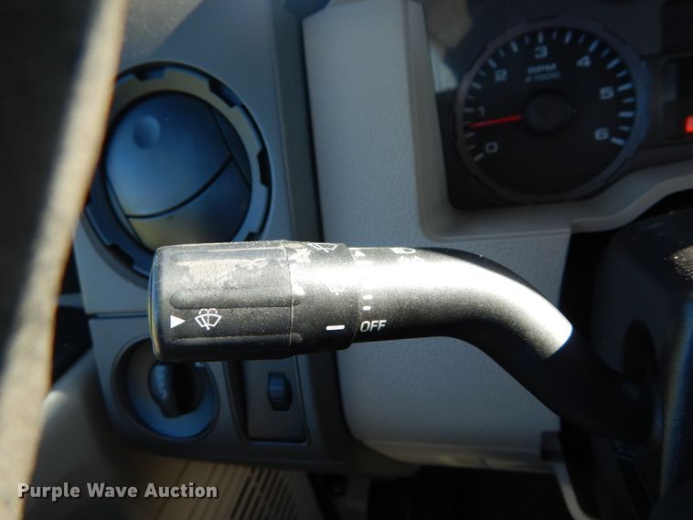 image for item DH2205 2009 Ford F350 Super Duty XL pickup truck