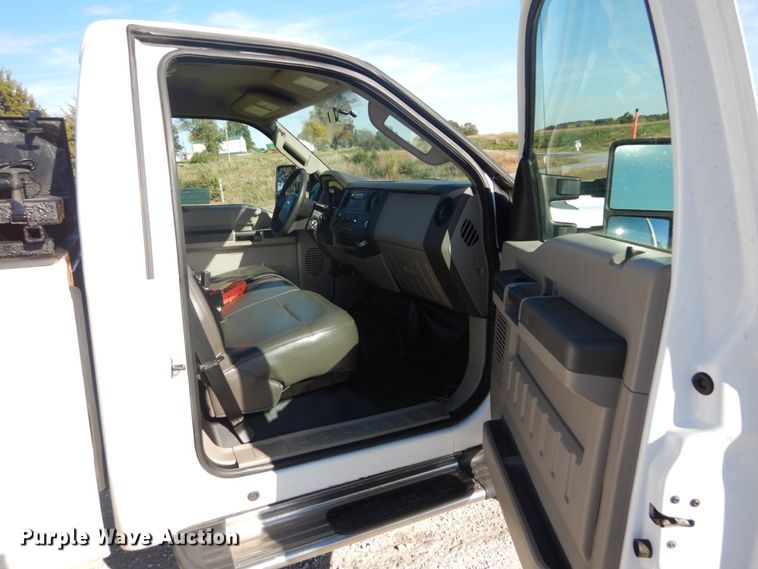 image for item DH2205 2009 Ford F350 Super Duty XL pickup truck