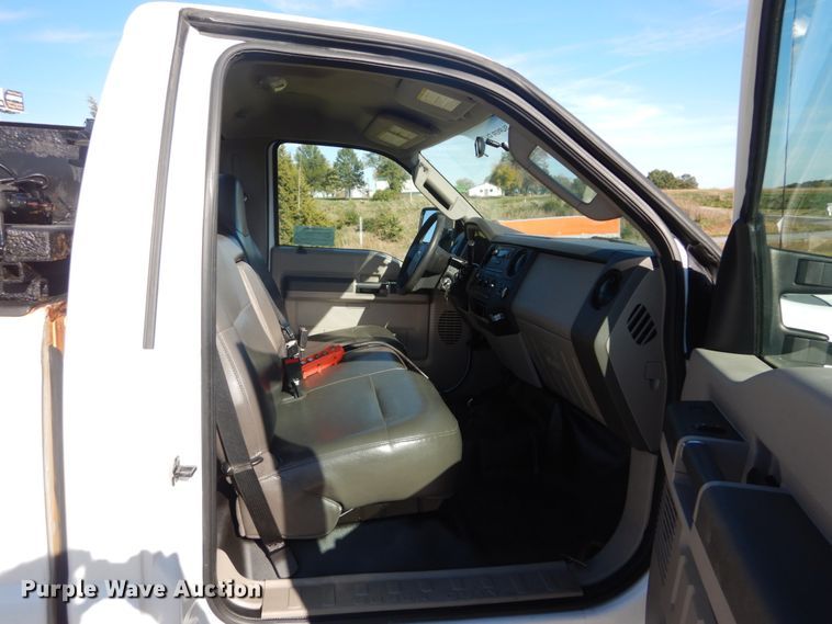 image for item DH2205 2009 Ford F350 Super Duty XL pickup truck