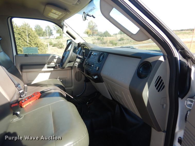 image for item DH2205 2009 Ford F350 Super Duty XL pickup truck