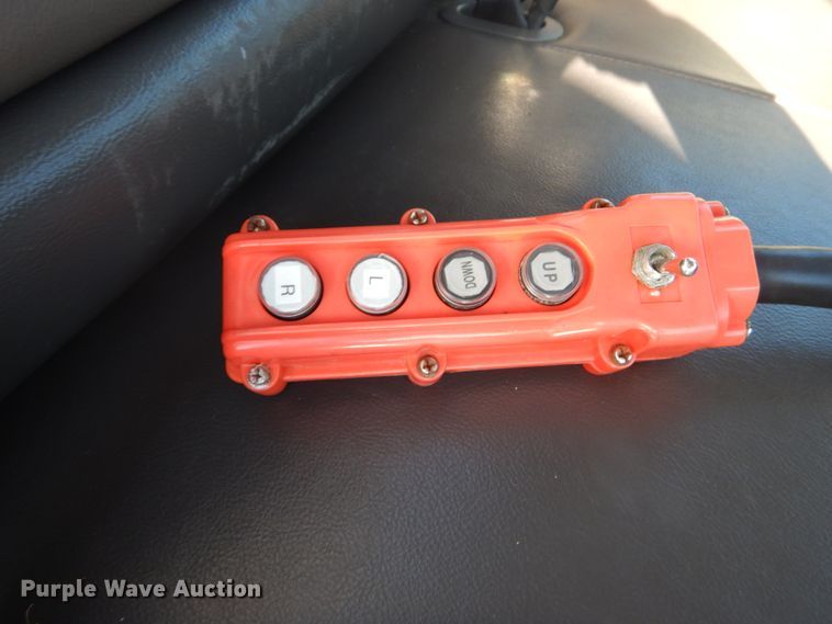 image for item DH2205 2009 Ford F350 Super Duty XL pickup truck