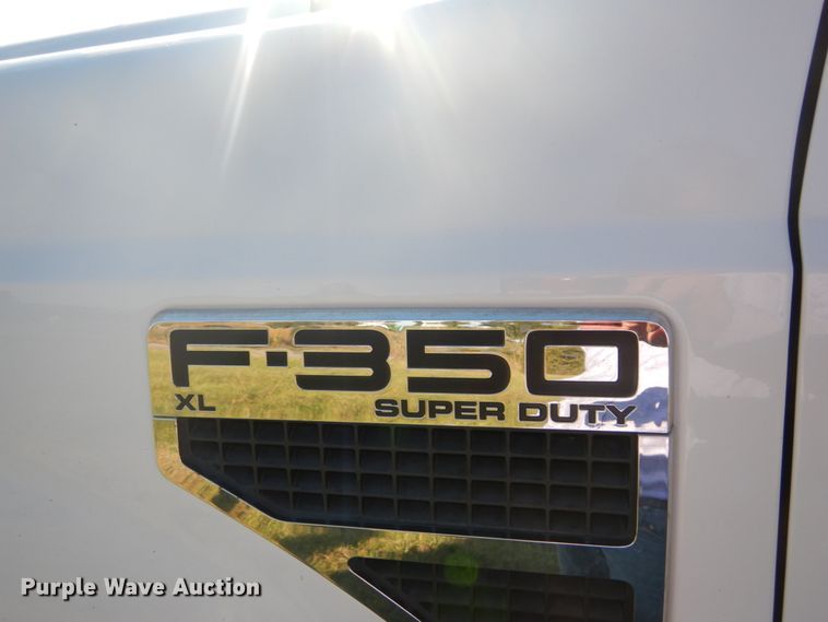 image for item DH2205 2009 Ford F350 Super Duty XL pickup truck