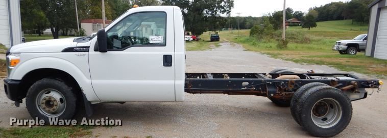 image for item DH2600 2011 Ford F350 Super Duty pickup truck cab and chassis