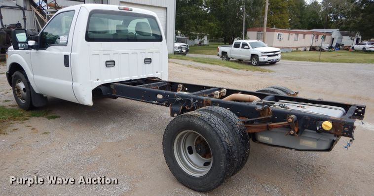 image for item DH2600 2011 Ford F350 Super Duty pickup truck cab and chassis