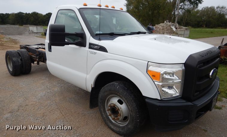 image for item DH2600 2011 Ford F350 Super Duty pickup truck cab and chassis