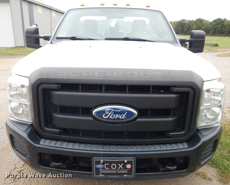 image for item DH2600 2011 Ford F350 Super Duty pickup truck cab and chassis