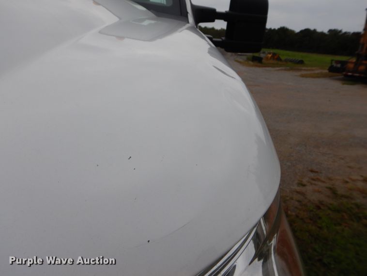 image for item DH2600 2011 Ford F350 Super Duty pickup truck cab and chassis