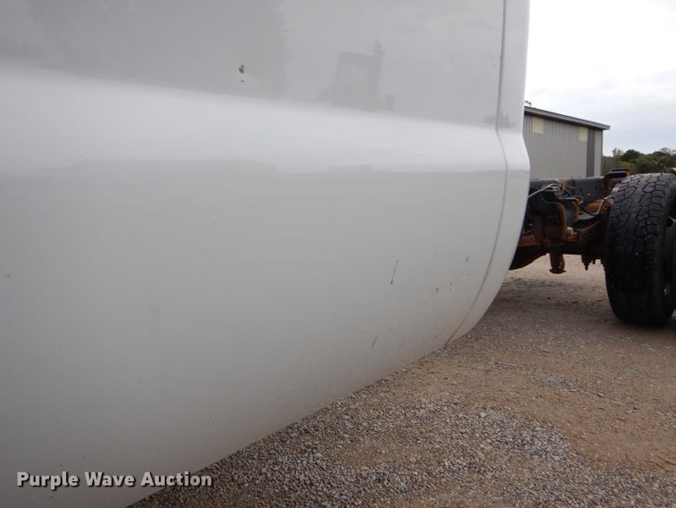 image for item DH2600 2011 Ford F350 Super Duty pickup truck cab and chassis