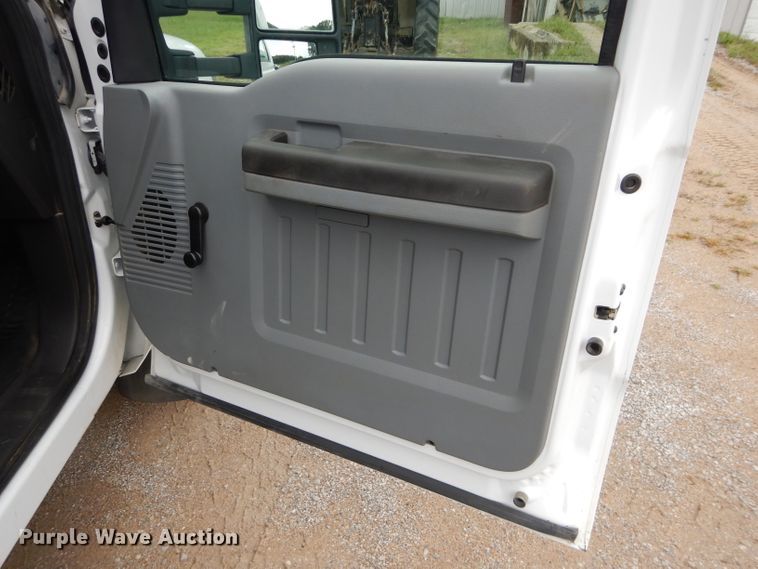 image for item DH2600 2011 Ford F350 Super Duty pickup truck cab and chassis