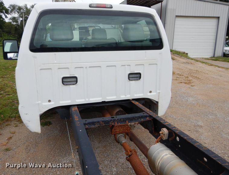 image for item DH2600 2011 Ford F350 Super Duty pickup truck cab and chassis
