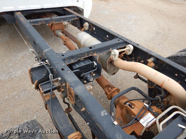 image for item DH2600 2011 Ford F350 Super Duty pickup truck cab and chassis