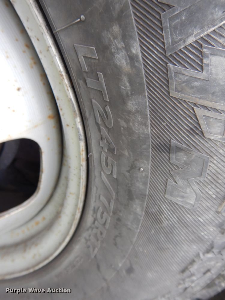 image for item DH2600 2011 Ford F350 Super Duty pickup truck cab and chassis