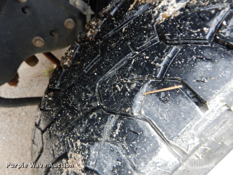 image for item DH2600 2011 Ford F350 Super Duty pickup truck cab and chassis