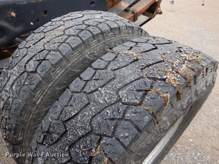 image for item DH2600 2011 Ford F350 Super Duty pickup truck cab and chassis