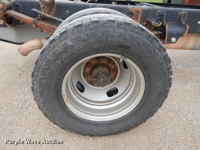 image for item DH2600 2011 Ford F350 Super Duty pickup truck cab and chassis