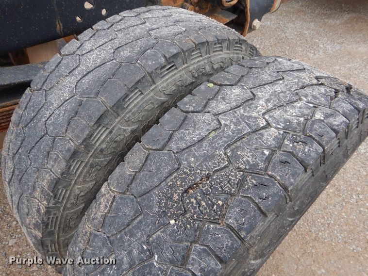 image for item DH2600 2011 Ford F350 Super Duty pickup truck cab and chassis