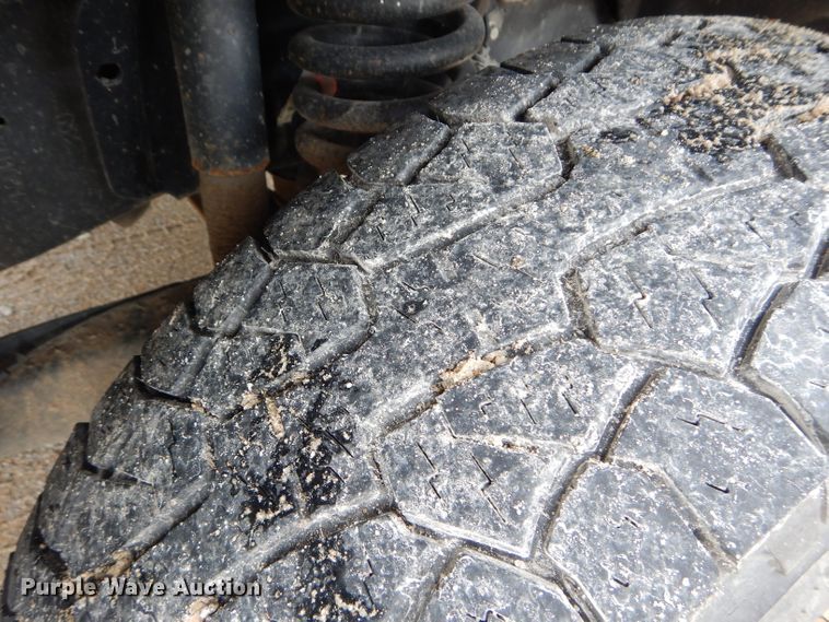 image for item DH2600 2011 Ford F350 Super Duty pickup truck cab and chassis