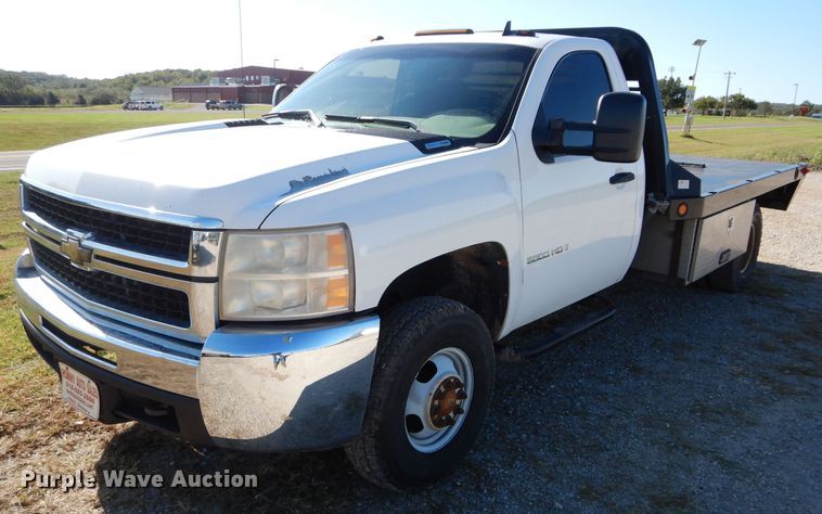 image for item DH2619 2007 Chevrolet Silverado 3500HD flatbed pickup truck