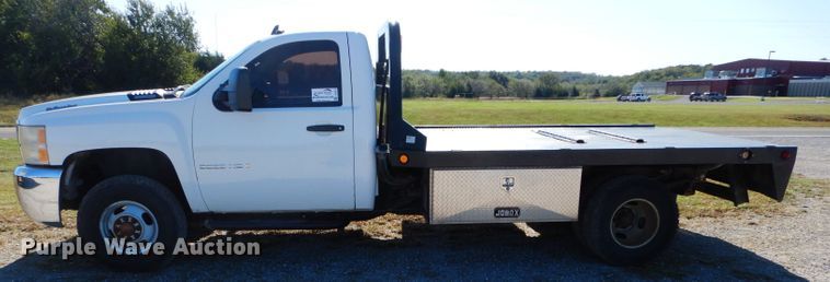 image for item DH2619 2007 Chevrolet Silverado 3500HD flatbed pickup truck