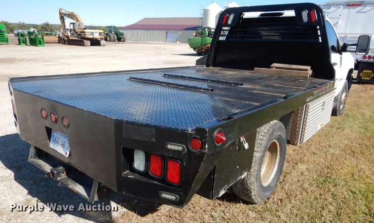 image for item DH2619 2007 Chevrolet Silverado 3500HD flatbed pickup truck
