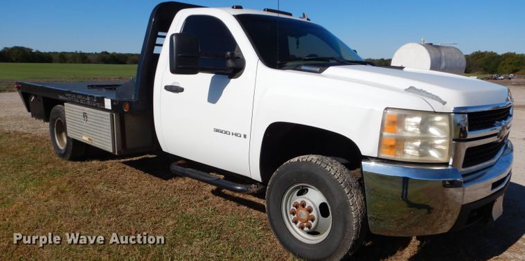 image for item DH2619 2007 Chevrolet Silverado 3500HD flatbed pickup truck